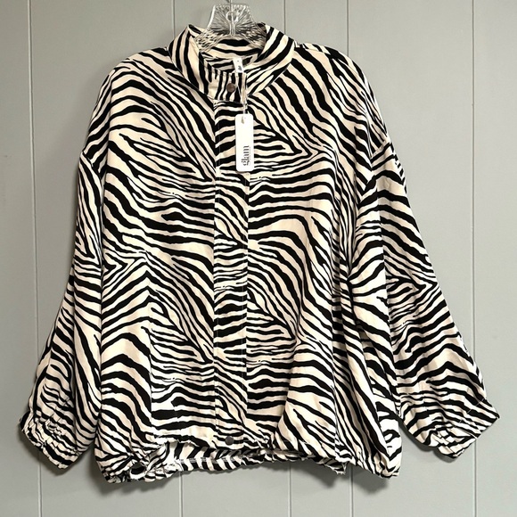 NWT GLAM Ivory and Black Zebra Print Lightweight Windbreaker Jacket Size Medium - Picture 1 of 11